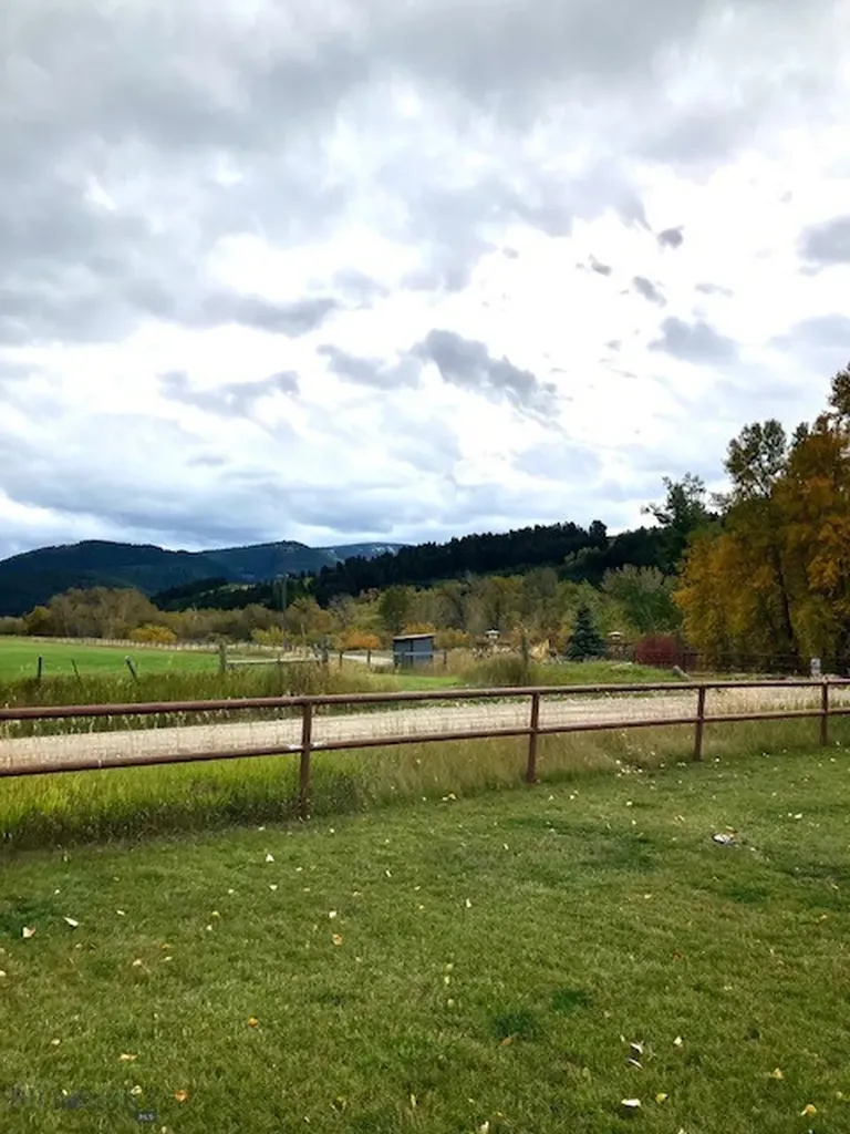 15815 Portnell Gallatin Gateway MT 59730