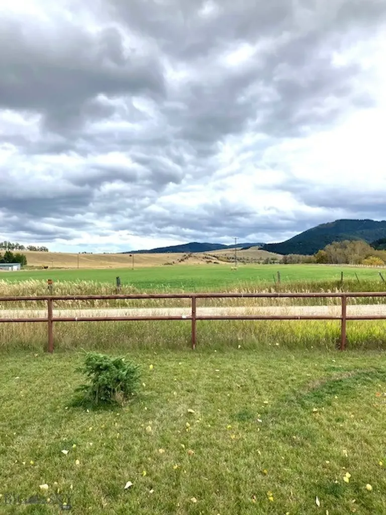15815 Portnell Gallatin Gateway MT 59730