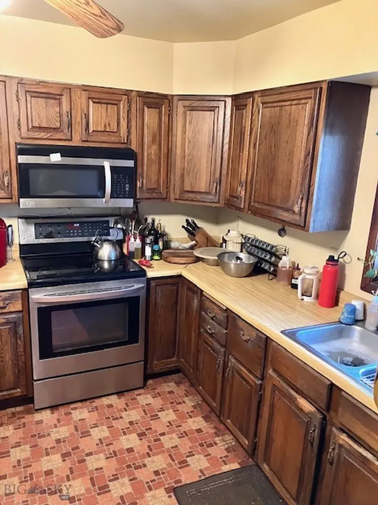 15815 Portnell Gallatin Gateway MT 59730