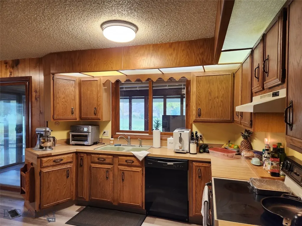 79 Meyers Road Columbus MT 59019