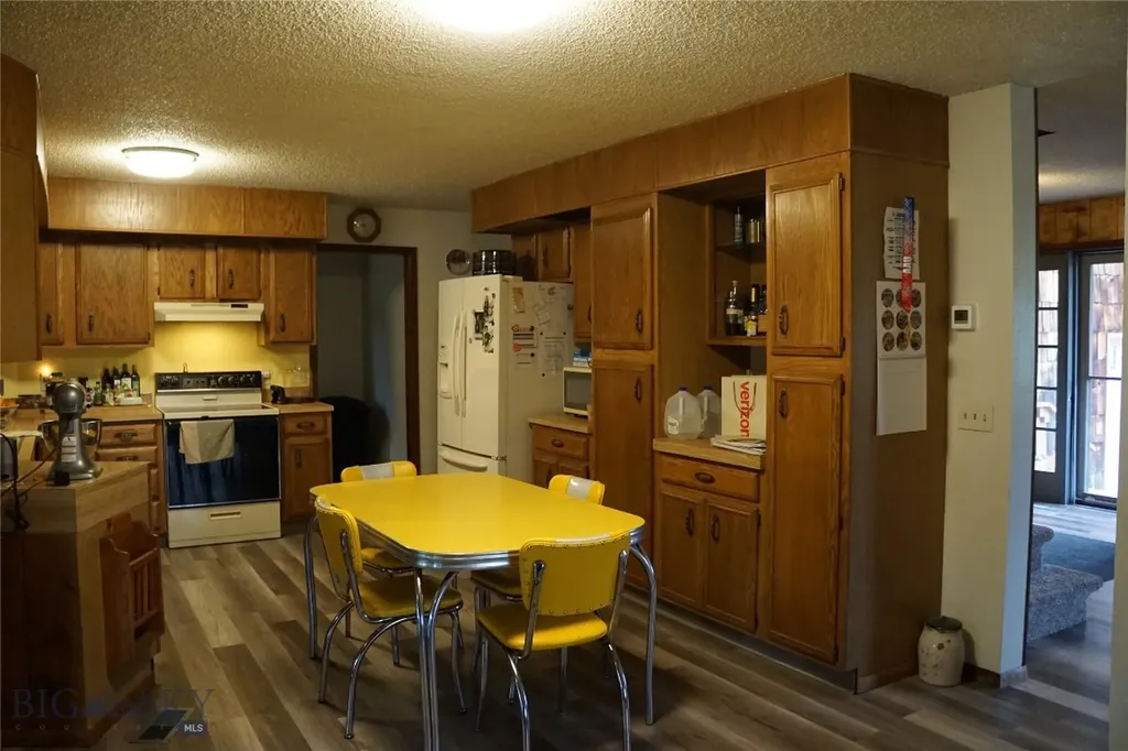 79 Meyers Road Columbus MT 59019