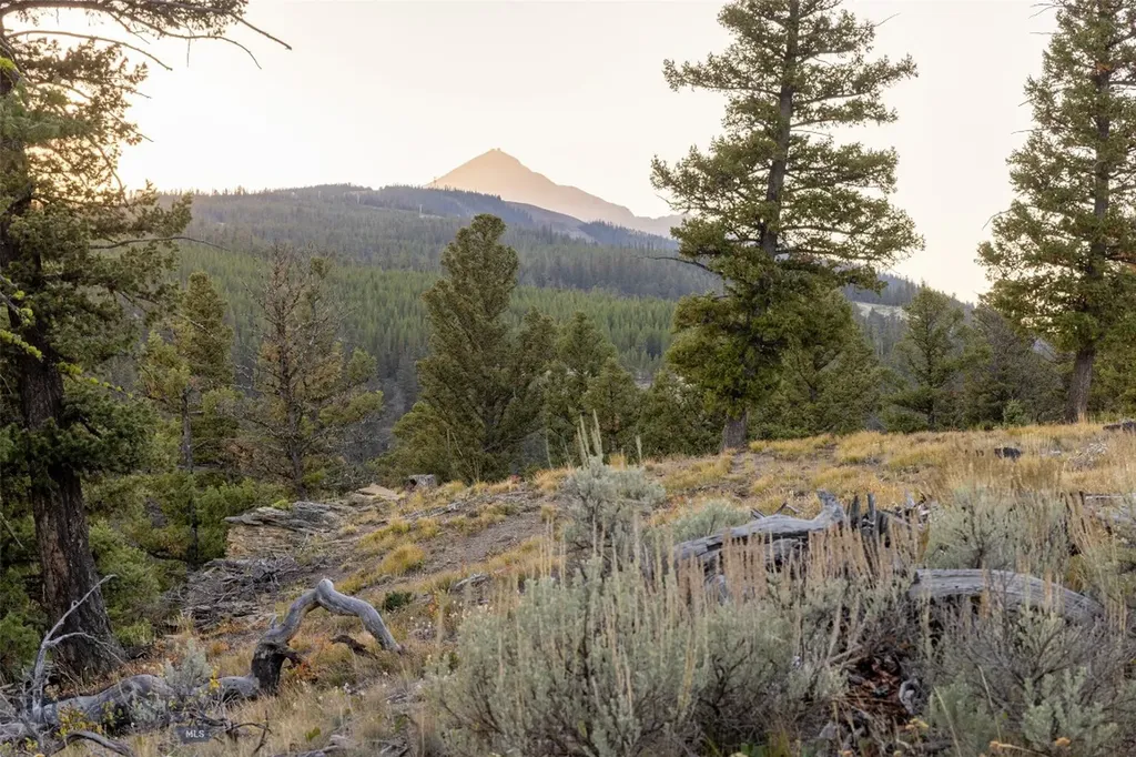 525 Fourpoint Road Big Sky MT 59716