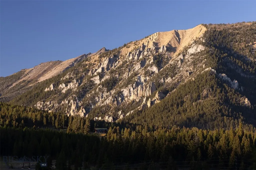 525 Fourpoint Road Big Sky MT 59716