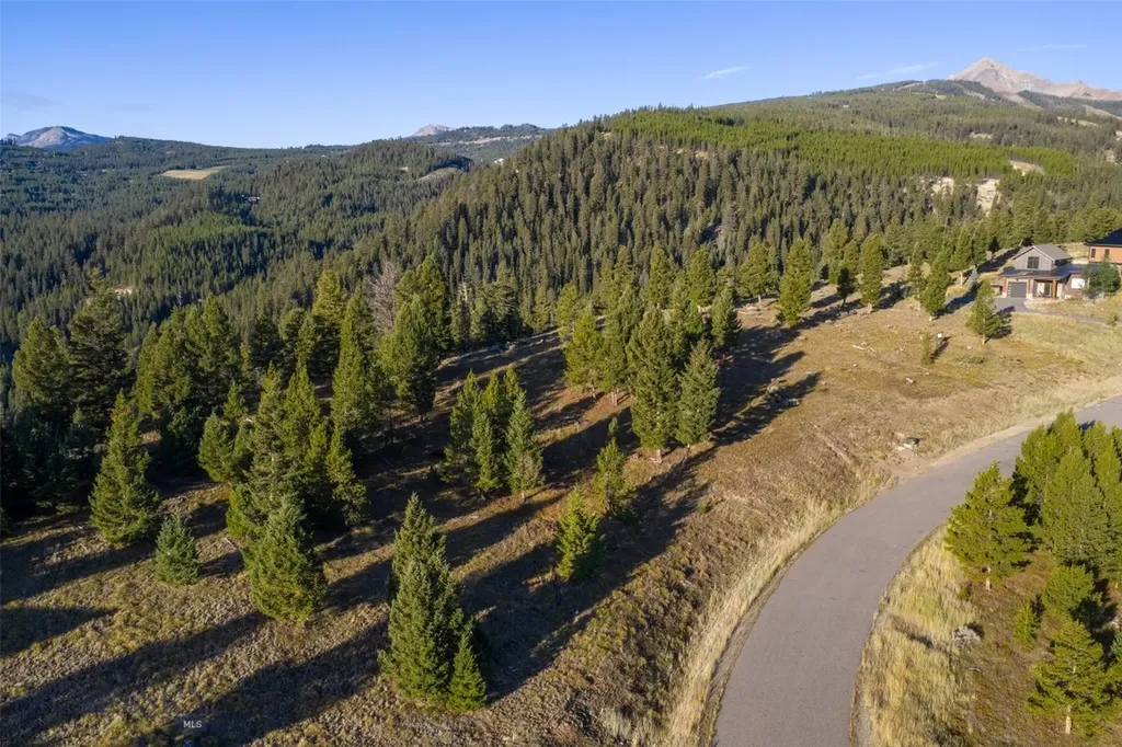 525 Fourpoint Road Big Sky MT 59716