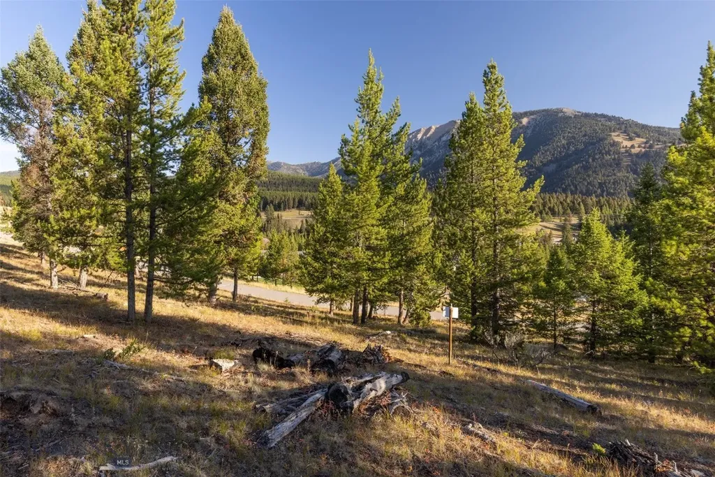 525 Fourpoint Road Big Sky MT 59716