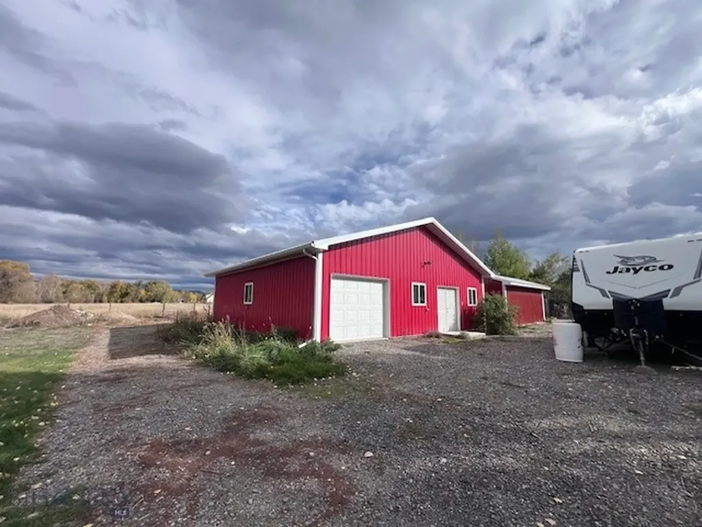 1575 Stagecoach Trail Manhattan MT 59741