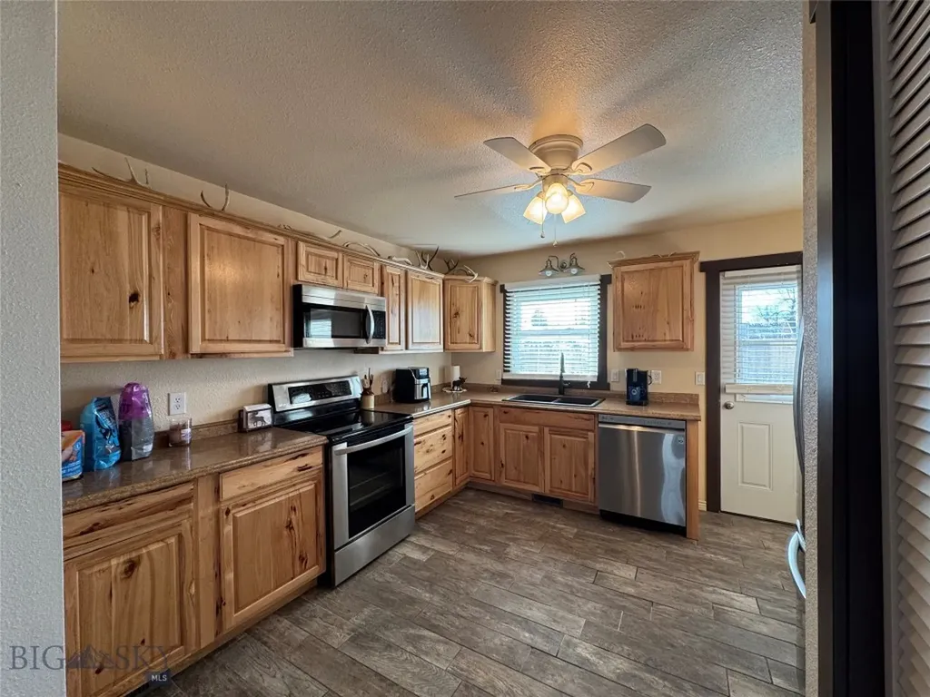 704 Hooper Big Timber MT 59011