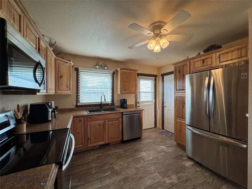 704 Hooper Big Timber MT 59011