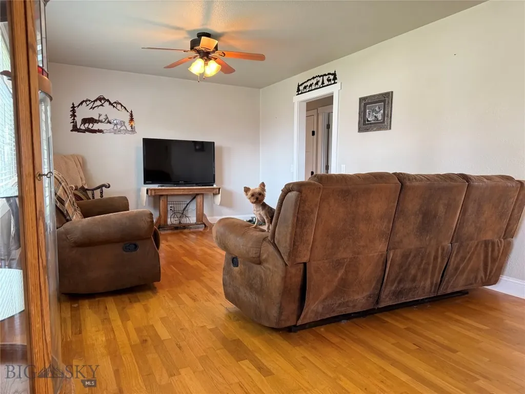 704 Hooper Big Timber MT 59011