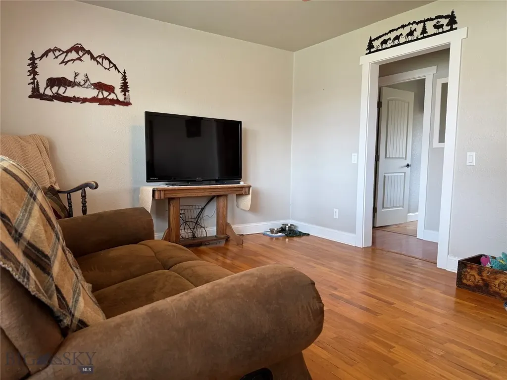 704 Hooper Big Timber MT 59011