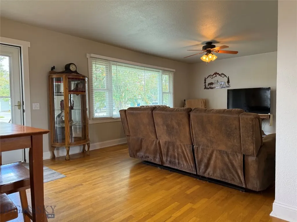 704 Hooper Big Timber MT 59011