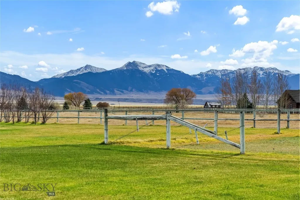 5 Ginger Quill Court Mcallister MT 59740