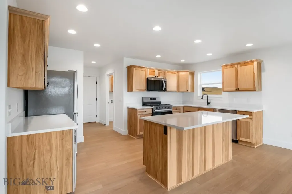 18 W Overland Trail Three Forks MT 59752
