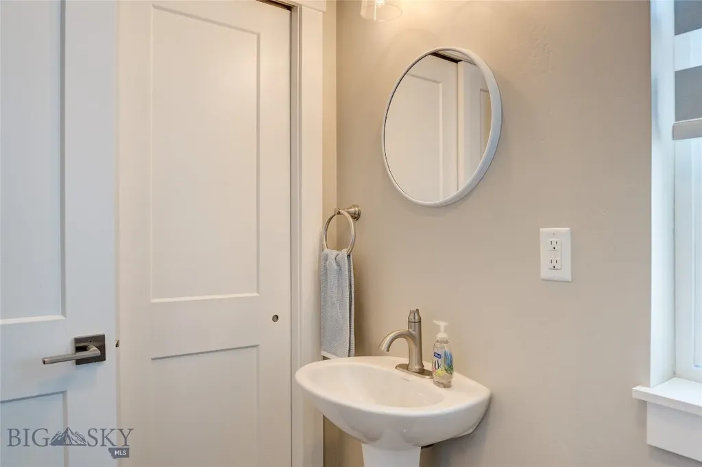 1295 Thomas Drive Bozeman MT 59718