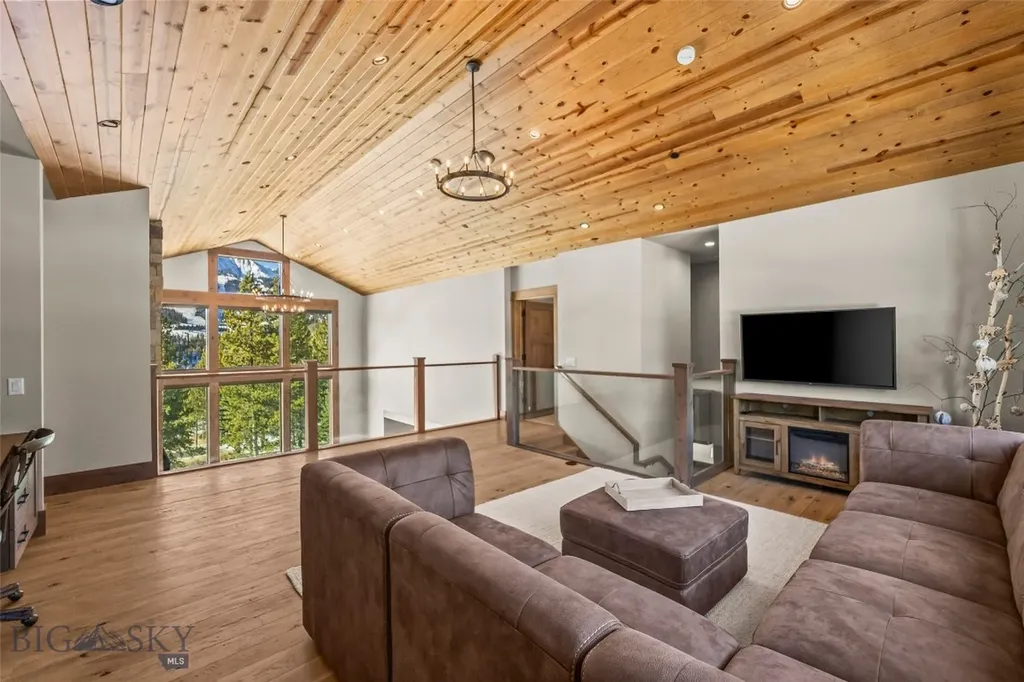 17 Swift Bear Big Sky MT 59716