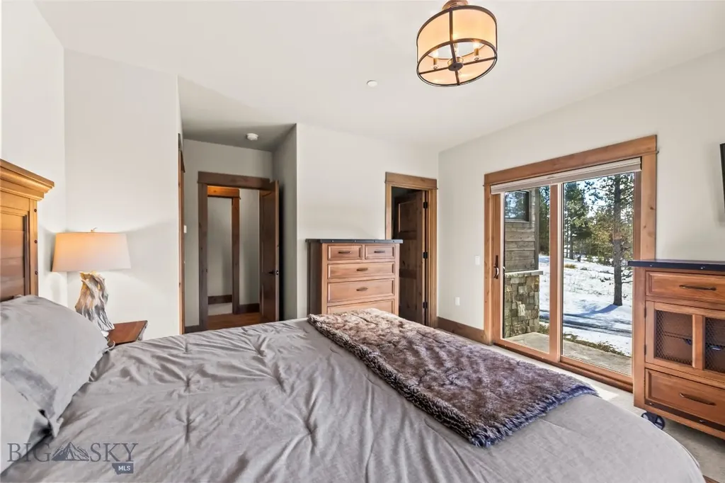 17 Swift Bear Big Sky MT 59716