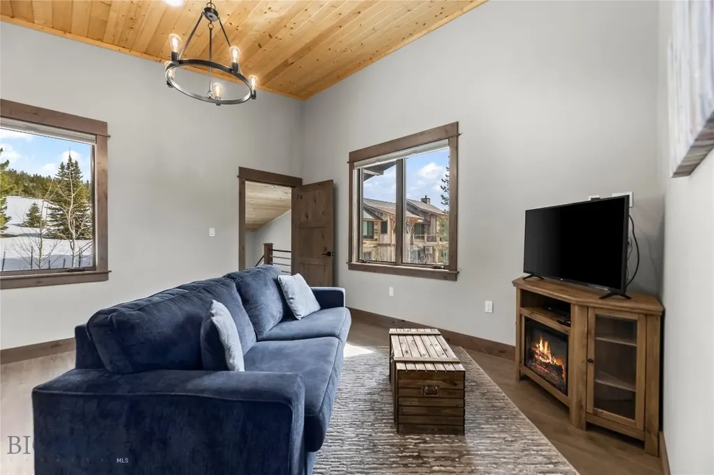 17 Swift Bear Big Sky MT 59716