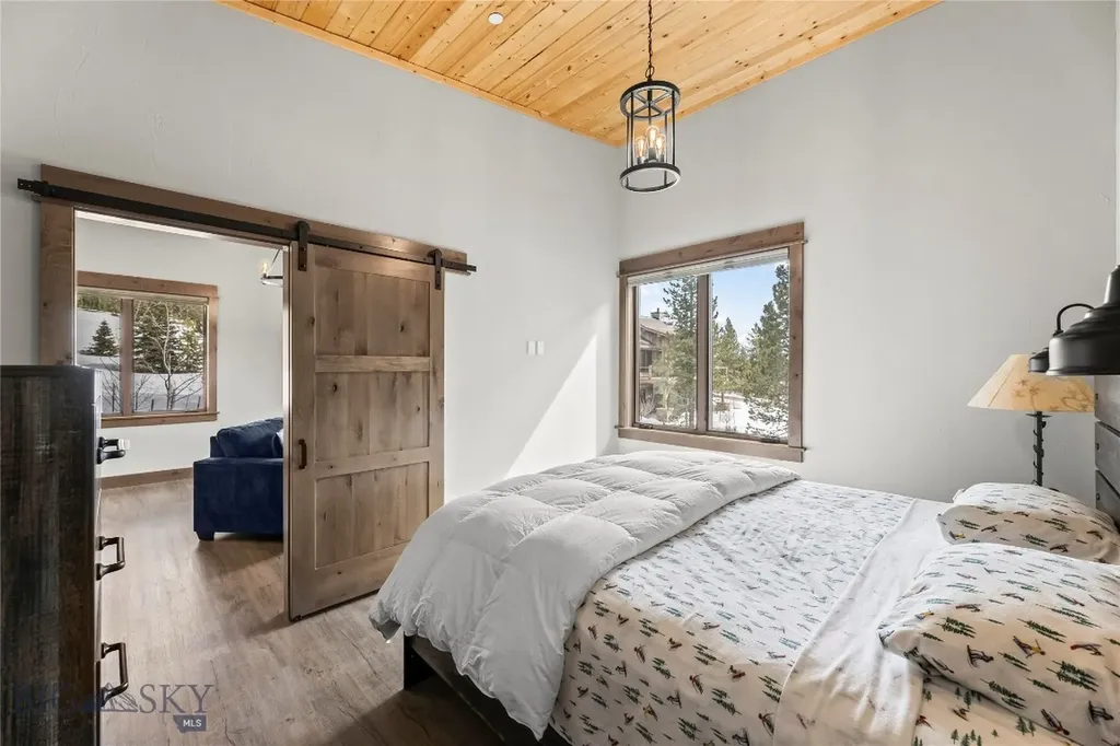 17 Swift Bear Big Sky MT 59716