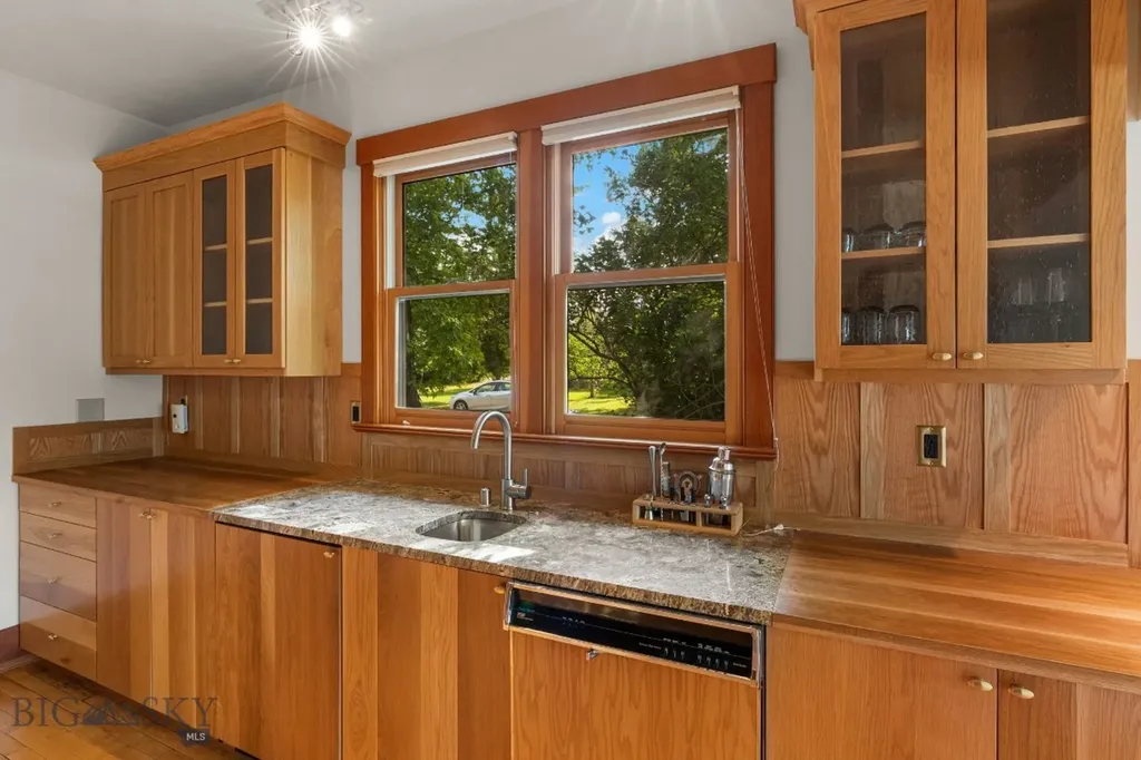 103 Tracy Street Gallatin Gateway MT 59730