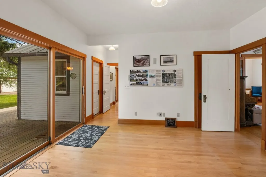 103 Tracy Street Gallatin Gateway MT 59730