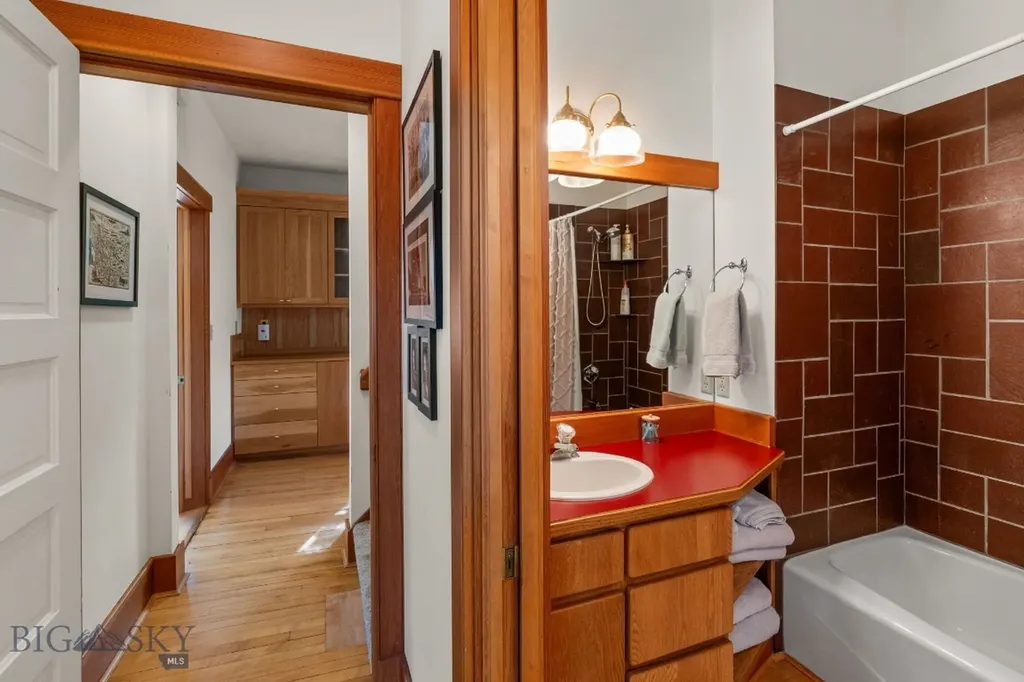 103 Tracy Street Gallatin Gateway MT 59730