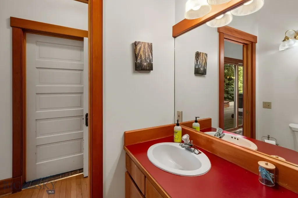 103 Tracy Street Gallatin Gateway MT 59730