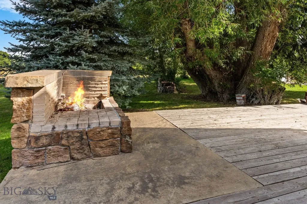 103 Tracy Street Gallatin Gateway MT 59730