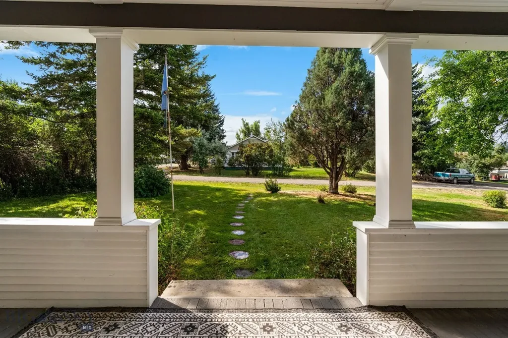 103 Tracy Street Gallatin Gateway MT 59730