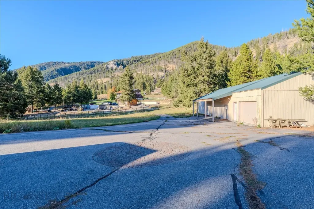 170 Loop Lane West Yellowstone MT 59758