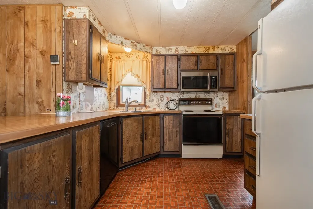 1043 Mount Highway 55 Whitehall MT 59759