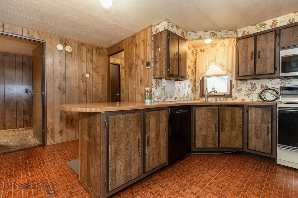 1043 Mount Highway 55 Whitehall MT 59759