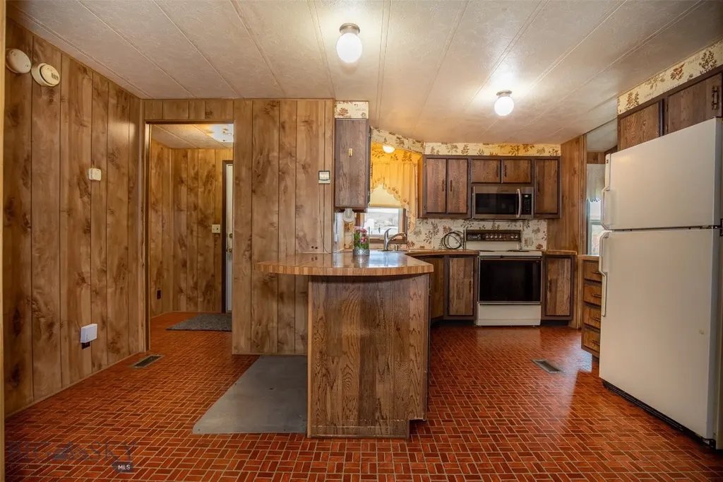 1043 Mount Highway 55 Whitehall MT 59759