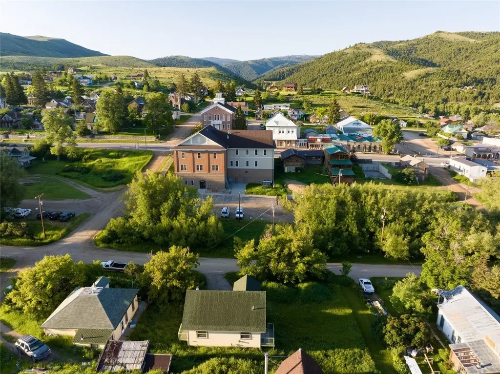 105 W Cover Virginia City MT 59755