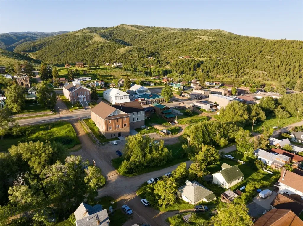 105 W Cover Virginia City MT 59755