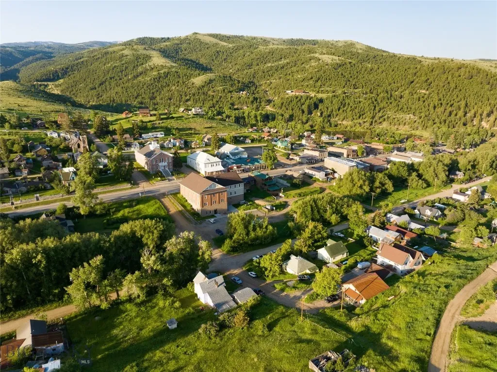105 W Cover Virginia City MT 59755