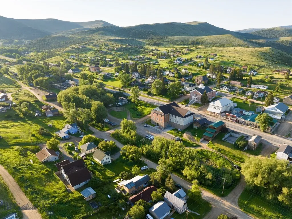 105 W Cover Virginia City MT 59755