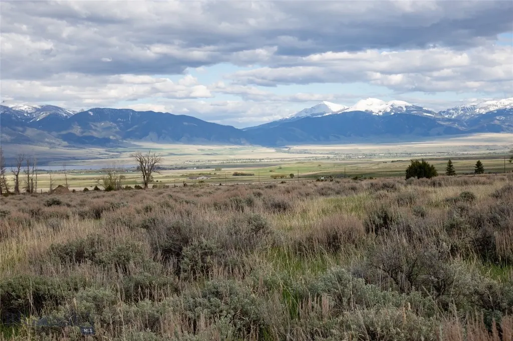 Lot 5 Wey's View Mcallister MT 59740