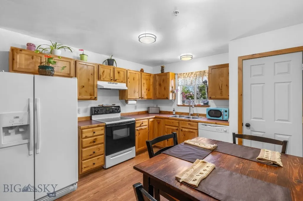 81 10th Street Belgrade MT 59714