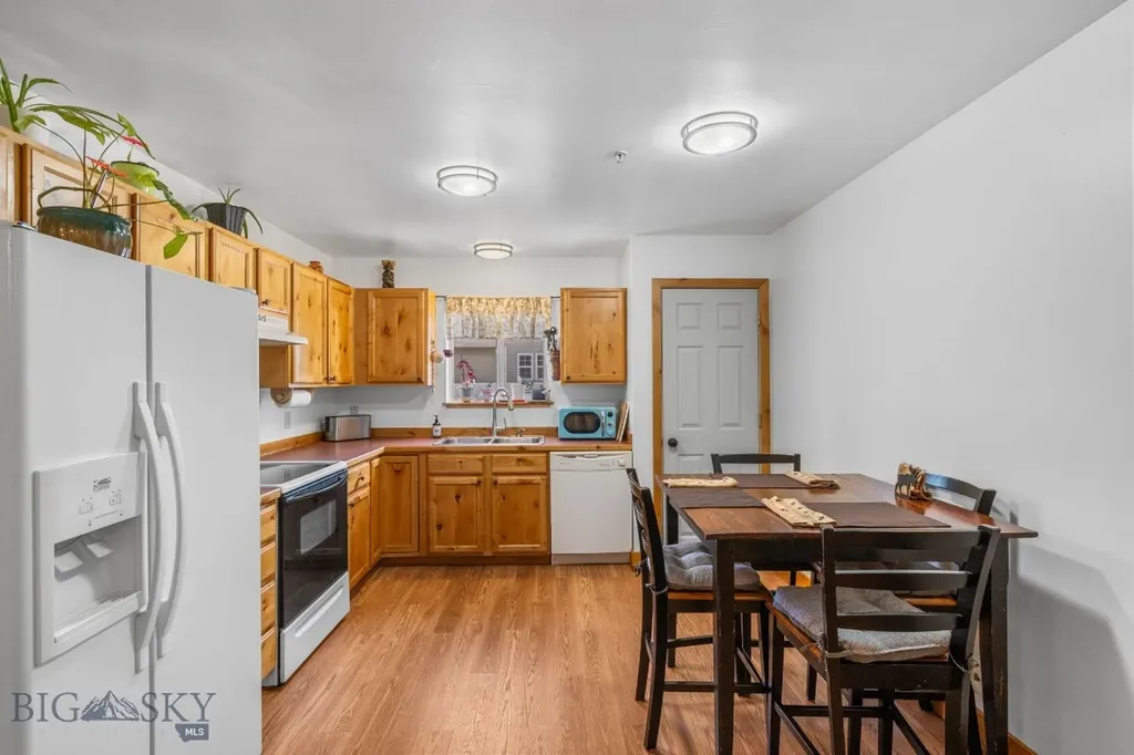 81 10th Street Belgrade MT 59714
