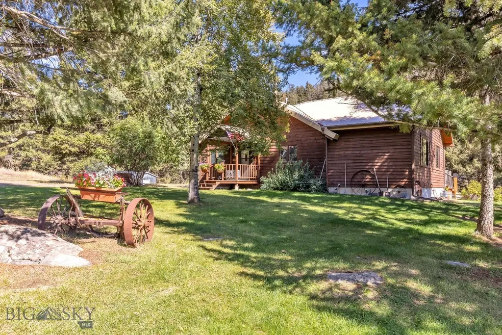 486 Jardine Road Gardiner MT 59030