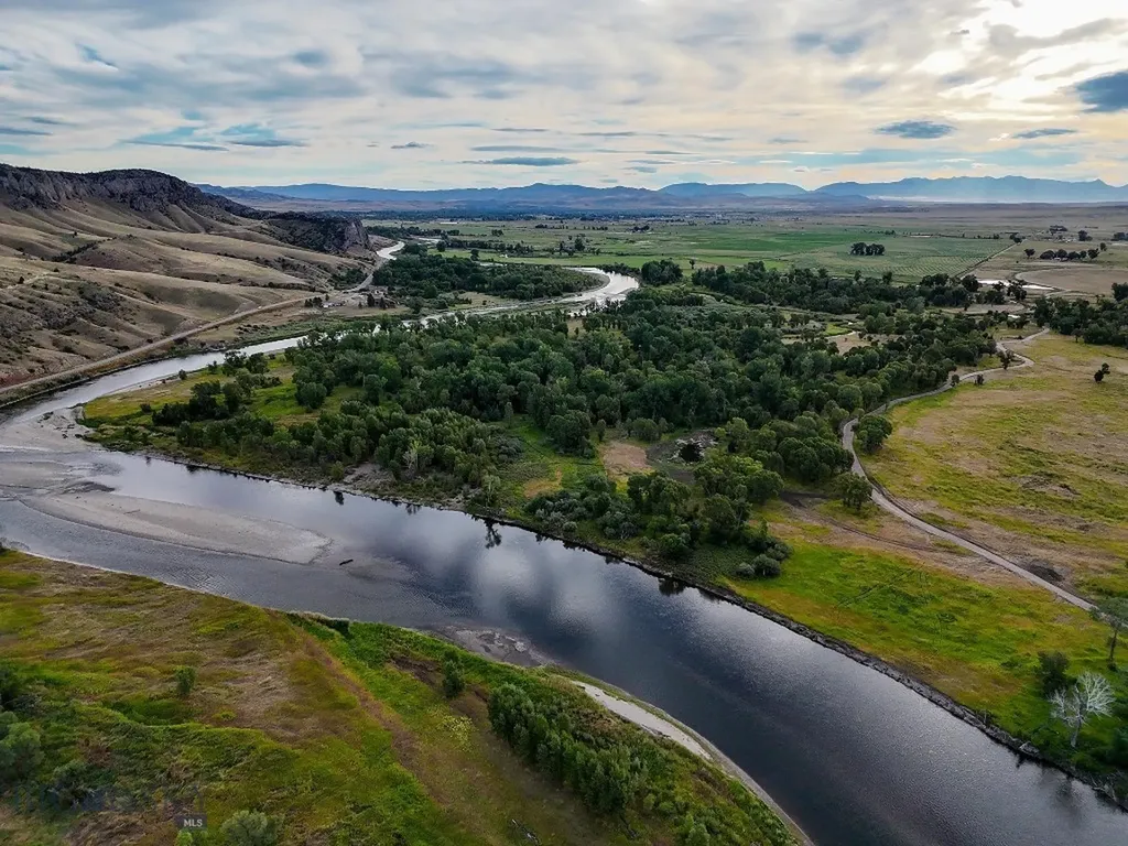 5211 Old Yellowstone Trail Three Forks MT 59752