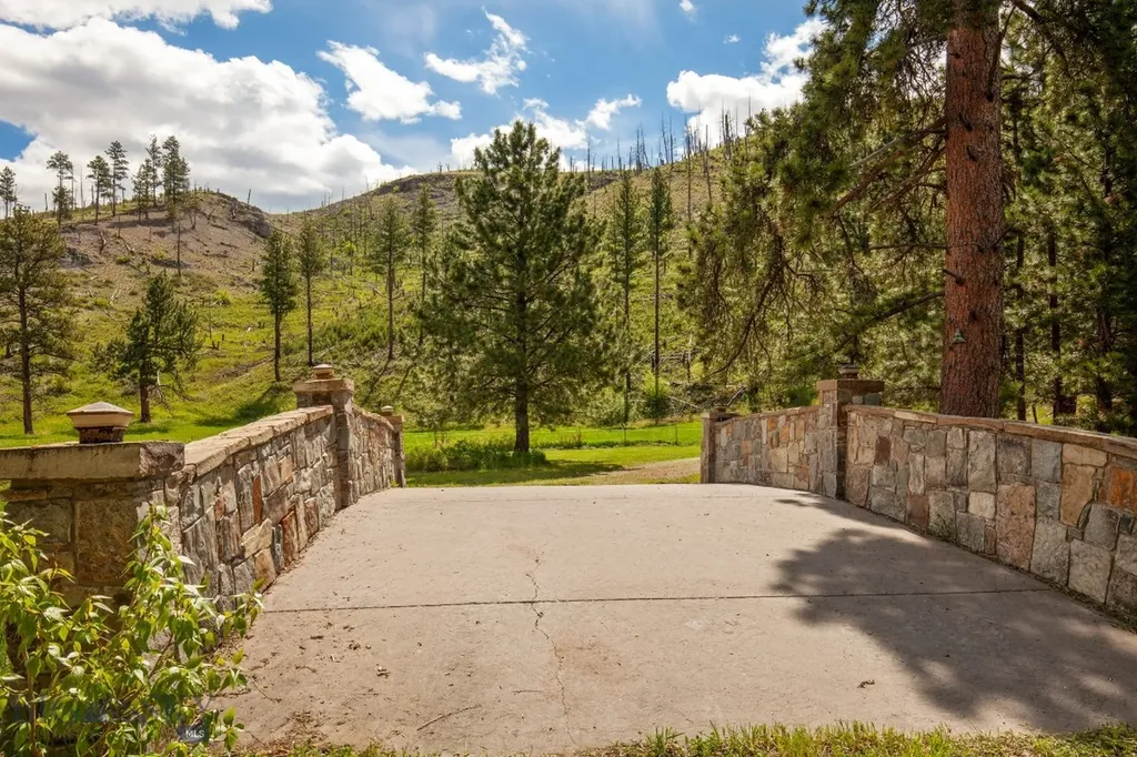 101 W Bridger Creek Road Big Timber MT 59011