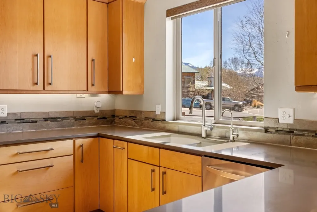 201 Little Creek Bend Livingston MT 59047