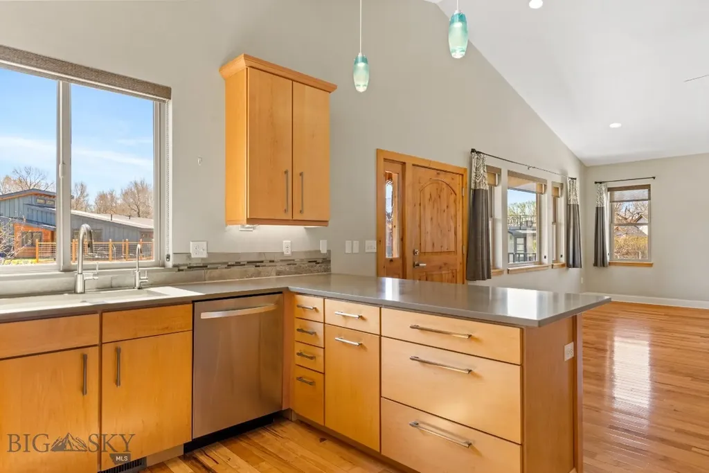 201 Little Creek Bend Livingston MT 59047