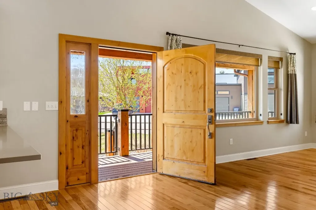 201 Little Creek Bend Livingston MT 59047