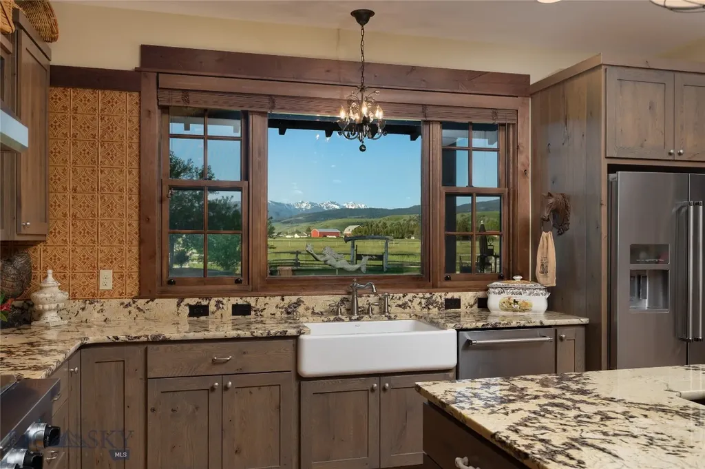 1400 Cottontail Road Gallatin Gateway MT 59730