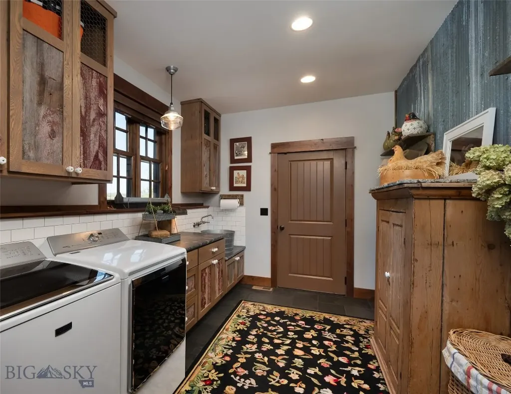 1400 Cottontail Road Gallatin Gateway MT 59730