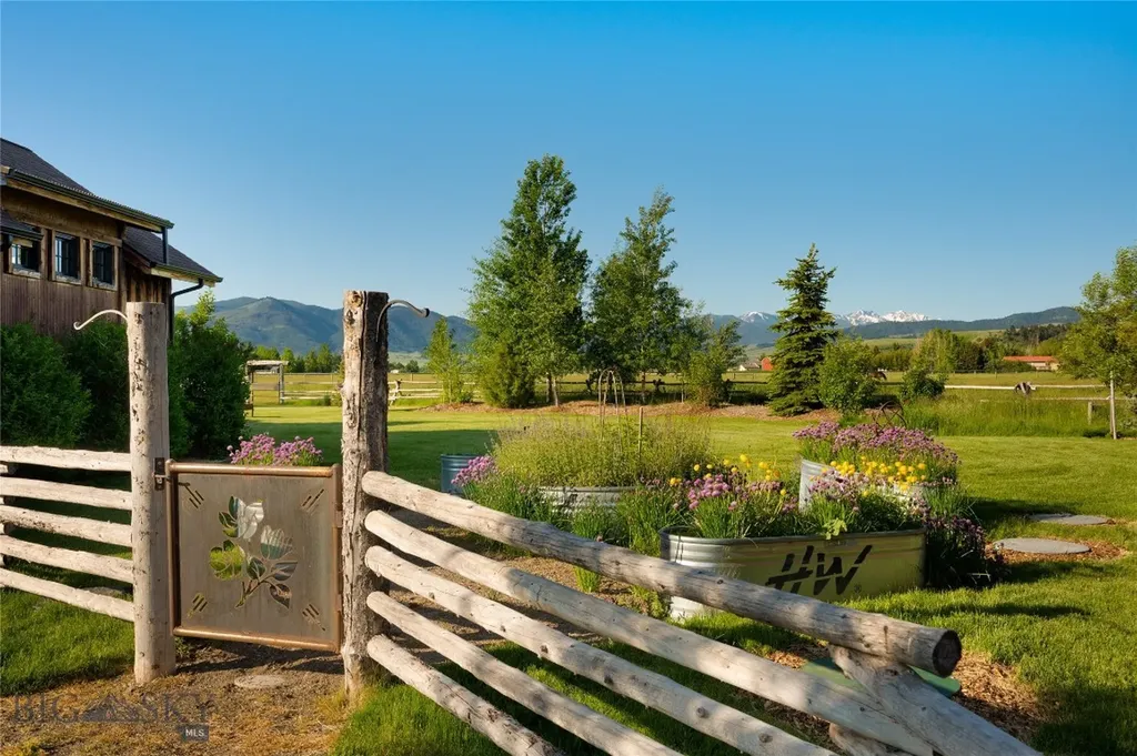 1400 Cottontail Road Gallatin Gateway MT 59730