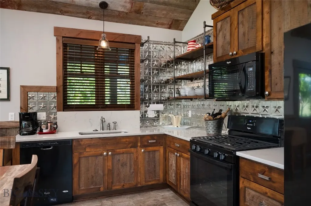 1400 Cottontail Road Gallatin Gateway MT 59730