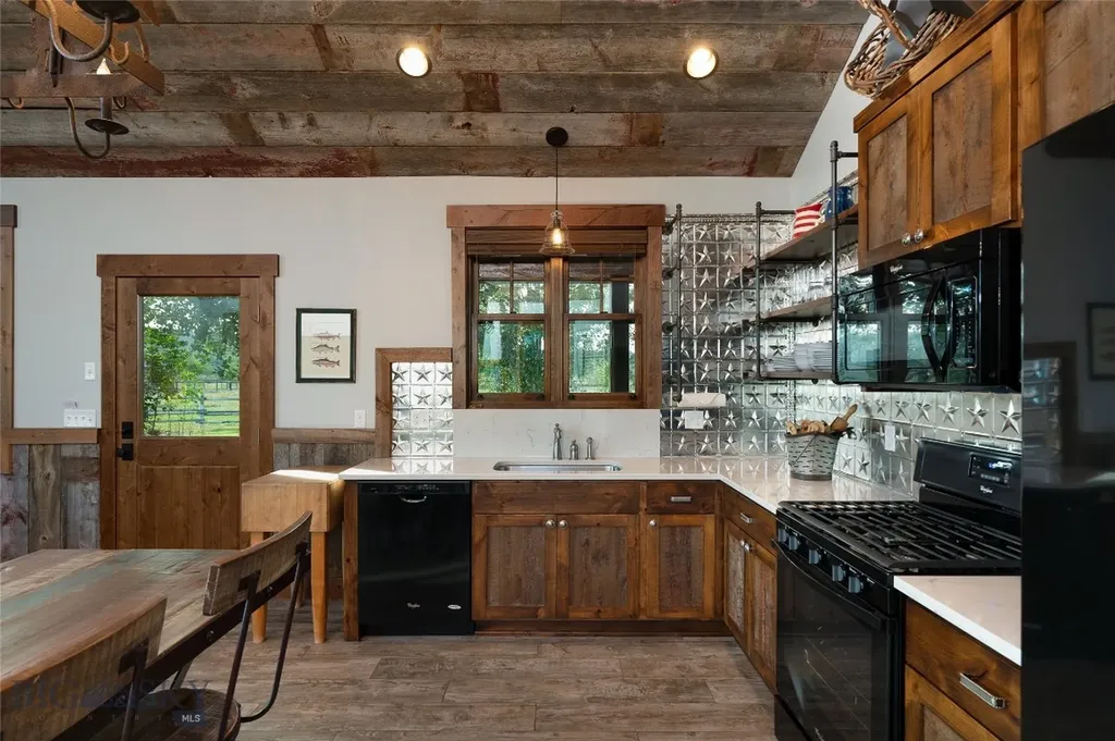 1400 Cottontail Road Gallatin Gateway MT 59730